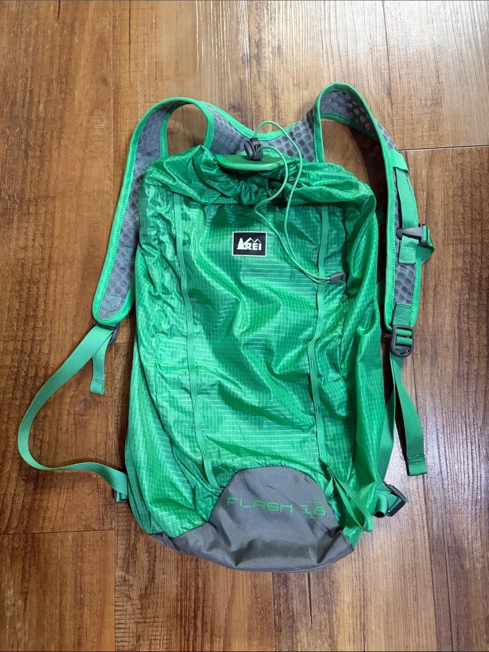REI Bright Green flash 18 Daypack backpack with Gray Accents
